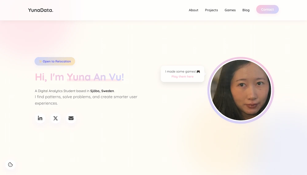 The former YunaData GitHub Pages homepage, with a pastel introduction, circular portrait, navigation links and a browser-games invitation.